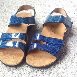 Vionic valencia Sandals